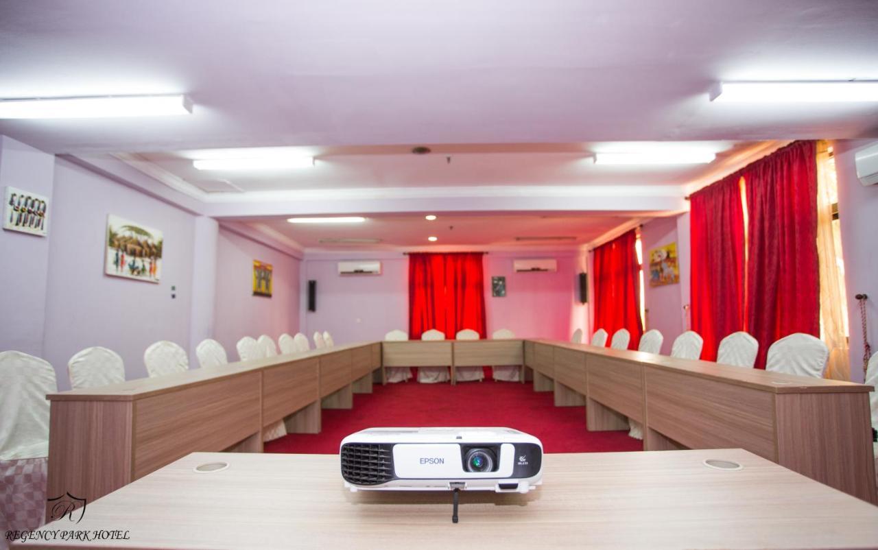 Regency Park Hotel 达累斯萨拉姆 外观 照片